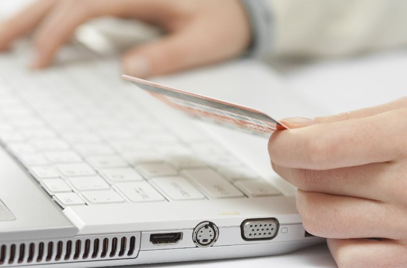 Ordinateur carte de crédit paiement en ligne